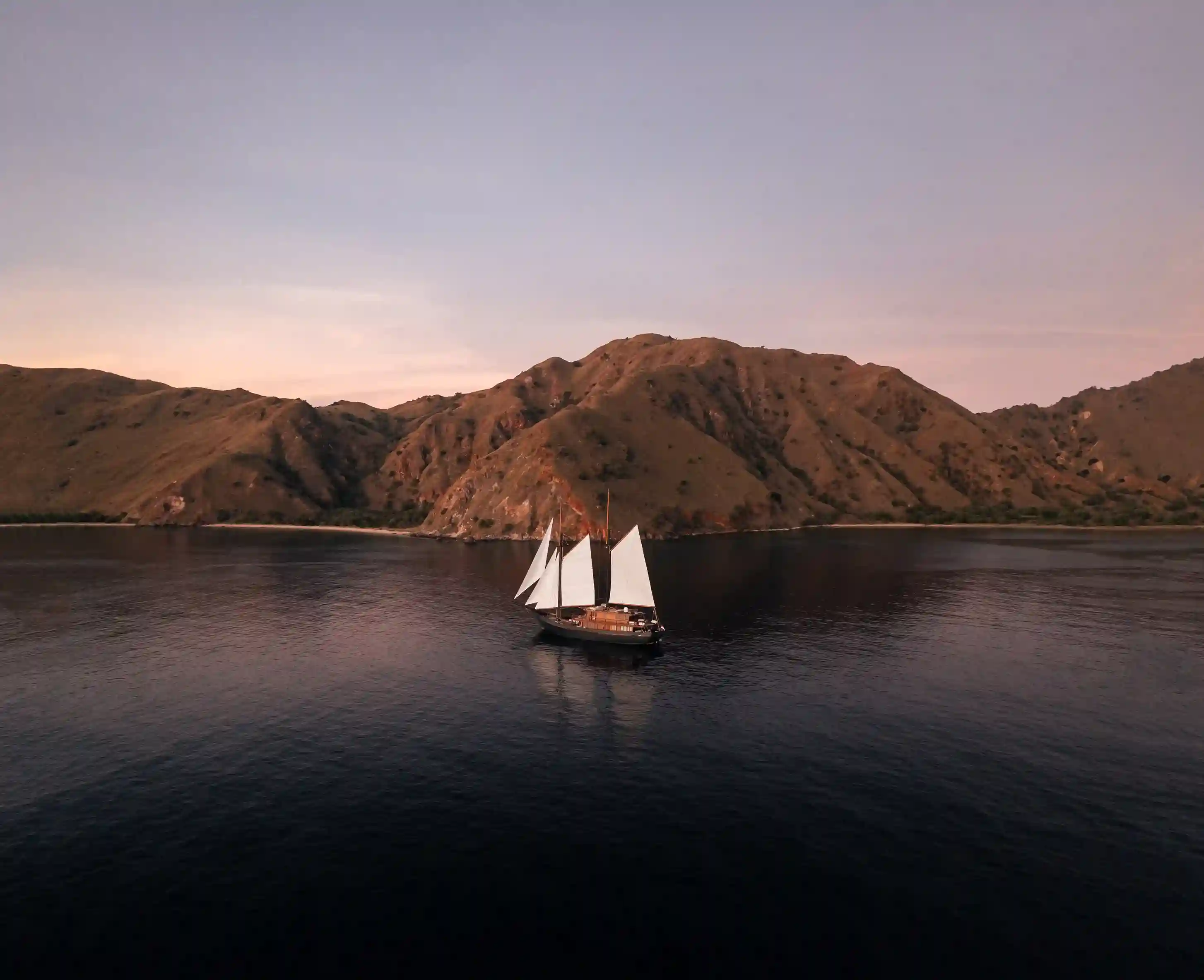 Trends in Phinisi Onboard Technology: What’s Essential for Modern Yachts