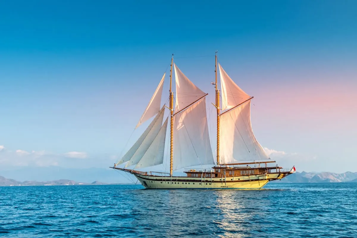 Phinisi Builder Indonesia vs. Italian Yacht Makers: A 2027 Comparison of Value and Quality